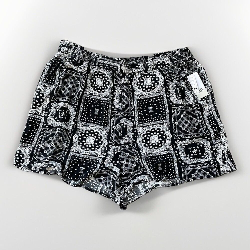 BP Black White Elastic Waist Pull-On Shorts Size 1X NWT Pocket Bandana Patchwork
